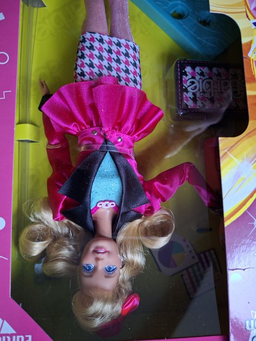 Лялька Барбі в коробці