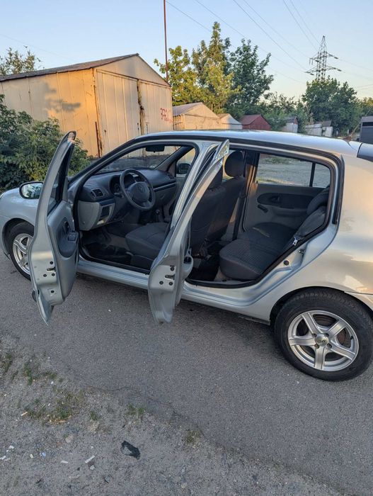 Renault Clio 1.2 бензин