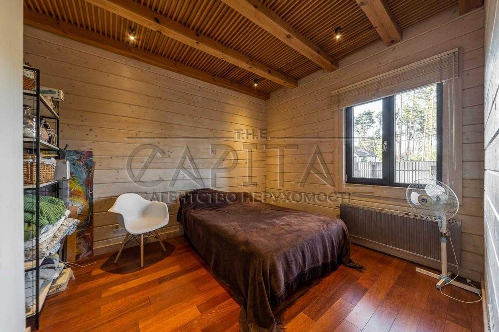 Оренда будинку з генератором, Буча