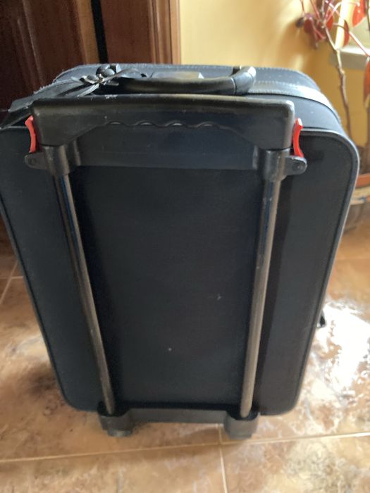 Mala de viagem de cabine em bom estado
