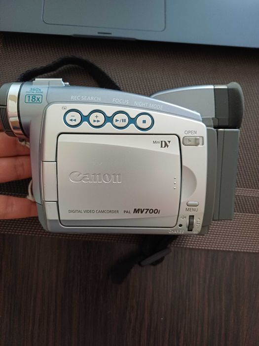 Видеокамера Canon MV700i или на запчасти