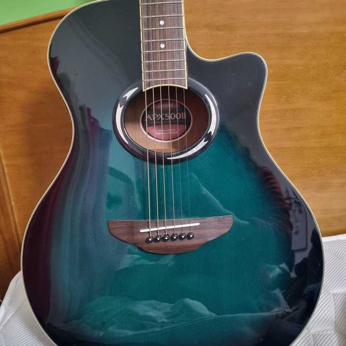 Guitarra Yamaha APX 500 II