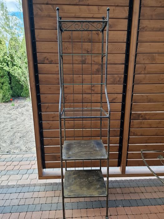 Regał metalowy IKEA RÖNNSKÄR – Styl Retro z patyną