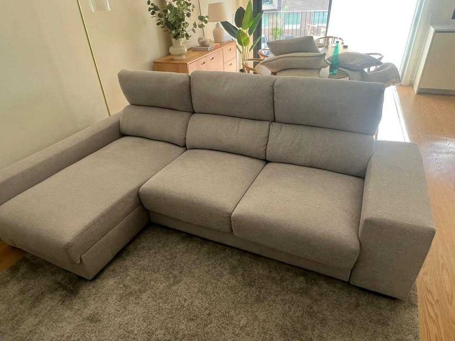 Sofá com chaise longue + arrumação