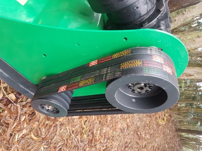 Triturador / destroçador  Hidraulico de Martelos ou Facas.