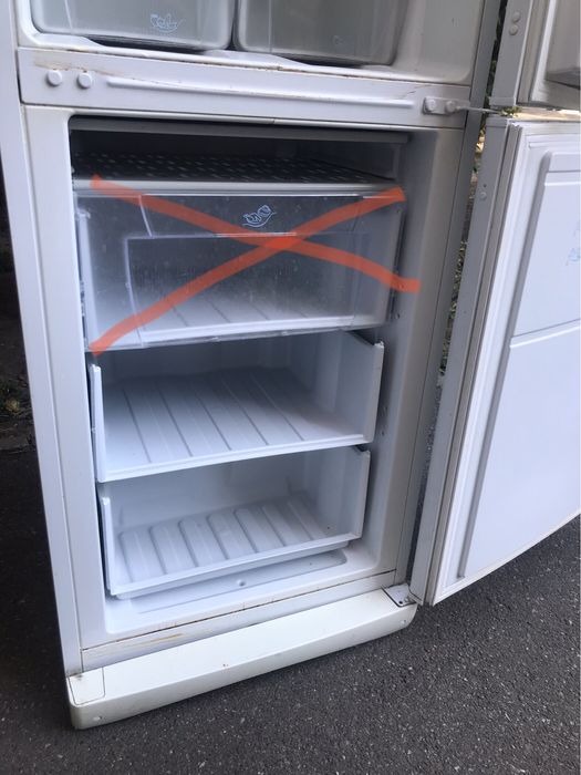 Ящики, полички, терморегулятор для холодильника indesit SB200.027