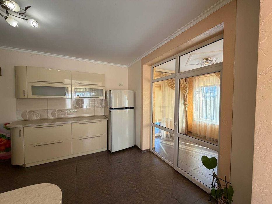 Продається великий будинок з ремонтом і сауною, в Драгомирчанах.