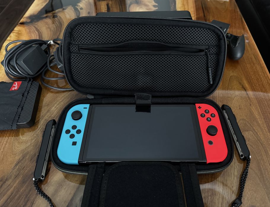 Nintendo Switch OLED Bogaty Zestaw stan bardzo dobry Etui + Gry