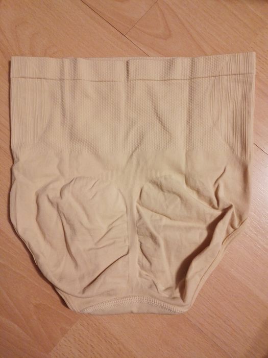 Majtki modelujące rozm.M