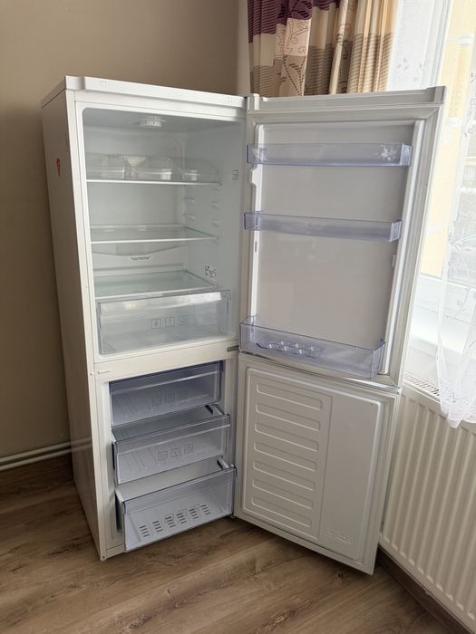 PILNE - Lodówko- zamrażarka BEKO 232L