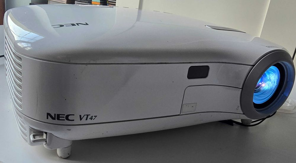 Projektor LCD NEC VT 47