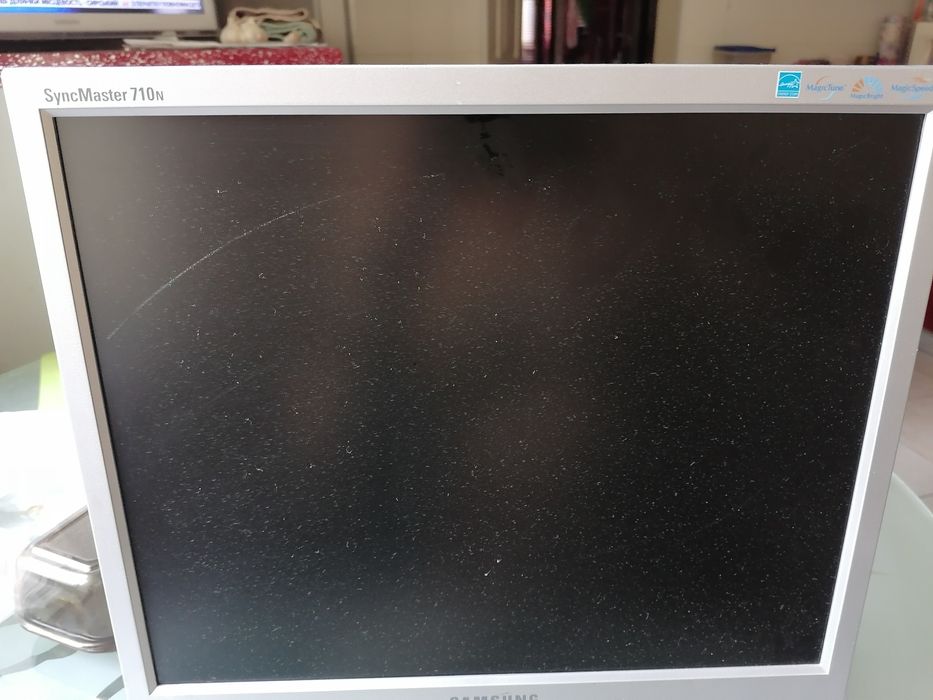 Монітор samsung 710 в доброму стані не зашурганий працював дуже мало