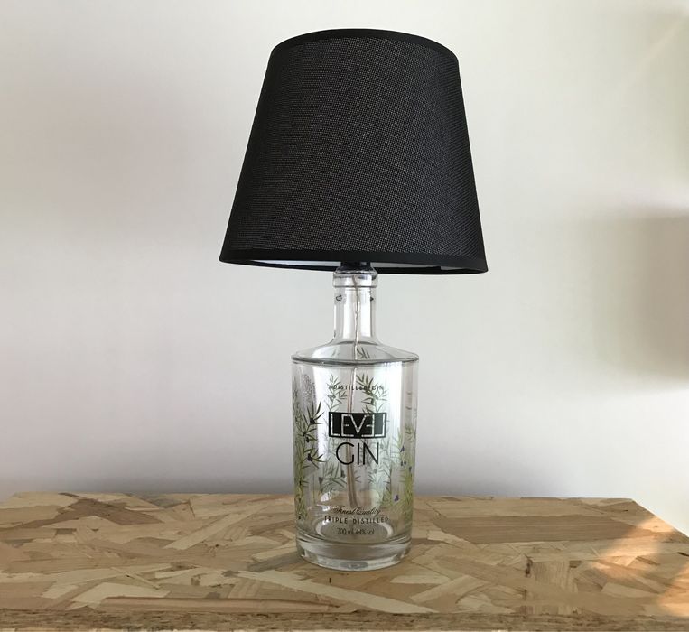 Candeeiro em Garrafas de Vidro