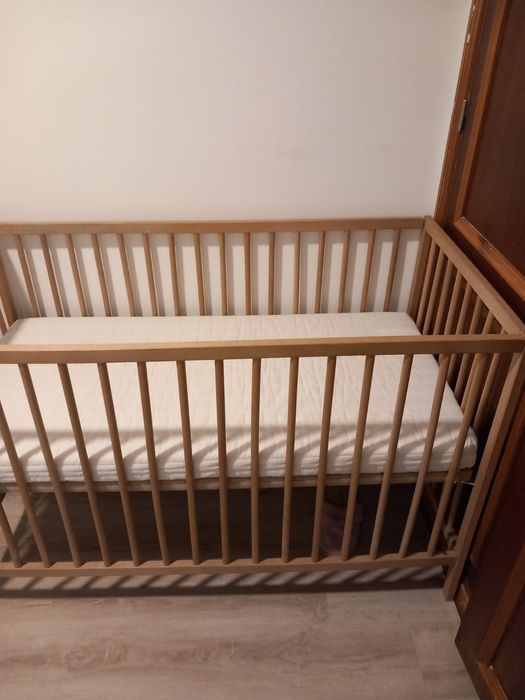 Berço usado a 4 meses faltando 2 parafusos
