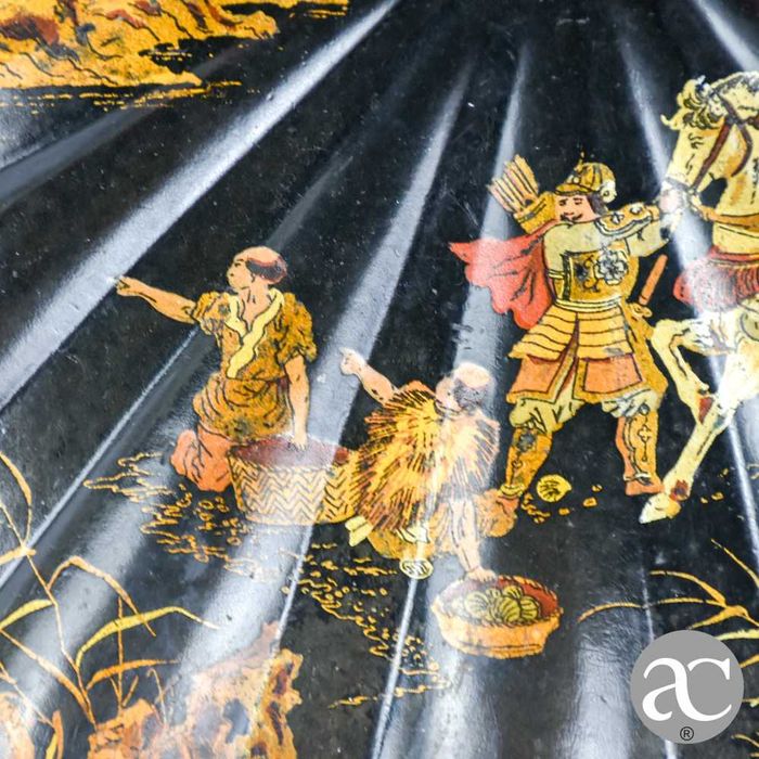 Bandeja de migalhas em forma de concha em papier mâché e laca chinesa