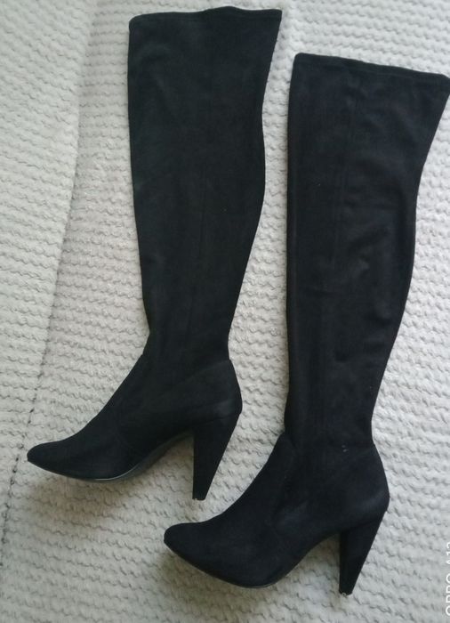 Kozaki zamszowe długie.