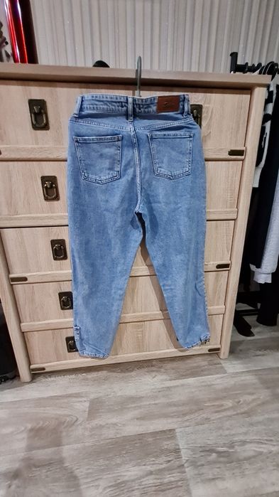 Продам джогеры на девочку в хорошем состоянии.