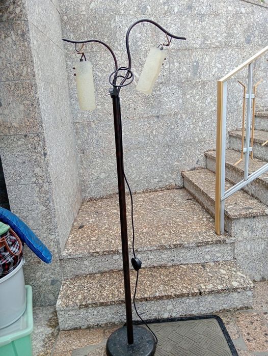 Candeeiro de pé e candeeiro de teto