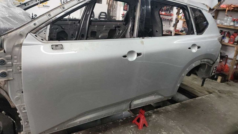 Двері Nissan Rogue T33 2021,2022,2023,2024, колір silver