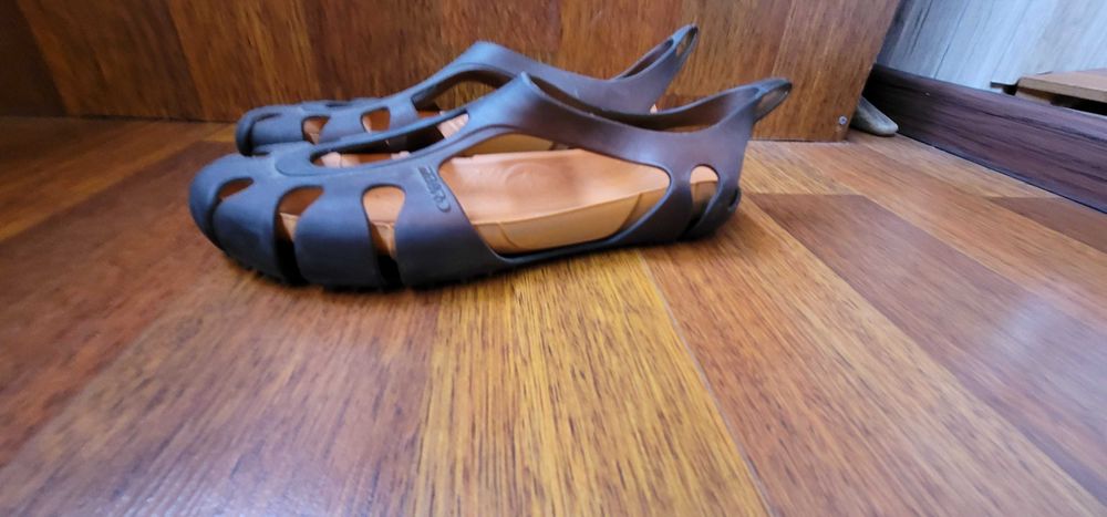 Аквашузи класные шлепки 41 размер