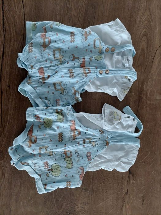 Zestaw ciuchów identycznych dla bliźniaków niemowlęce