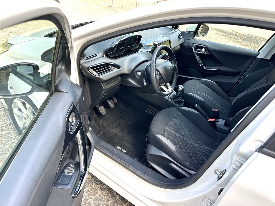 Peugeot 208 — fotografia 6