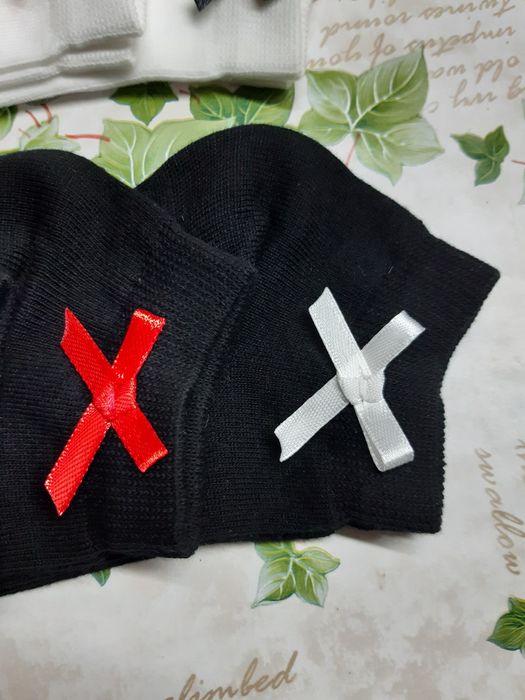 12 pares de meias curtas (novas) com laços