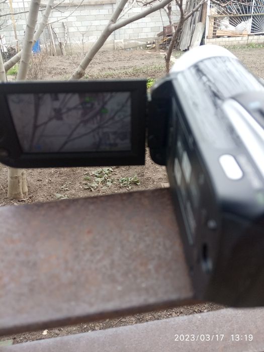 Продам Відеокамеру Canon Legria HF R16