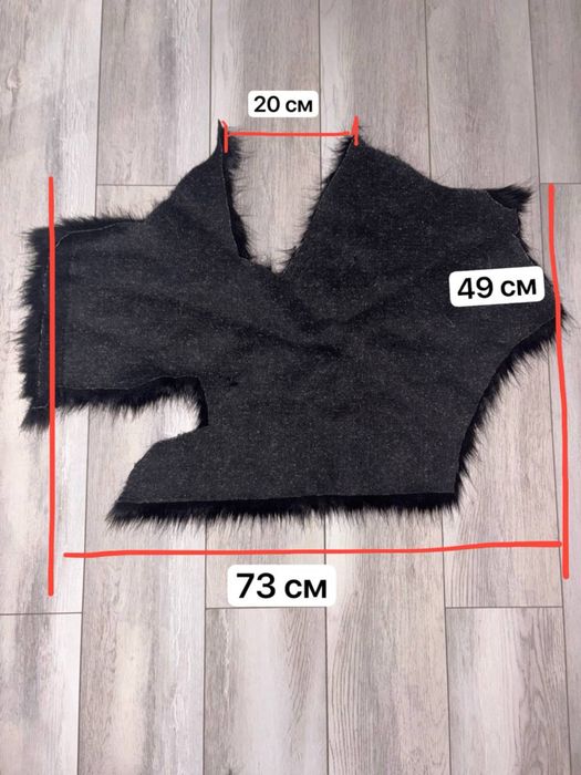 Штучне хутро чорного кольору