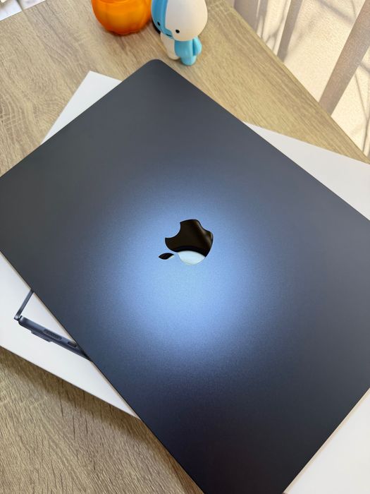 MacBook Air 15 M4 pełna gwarancja 4 cykle
