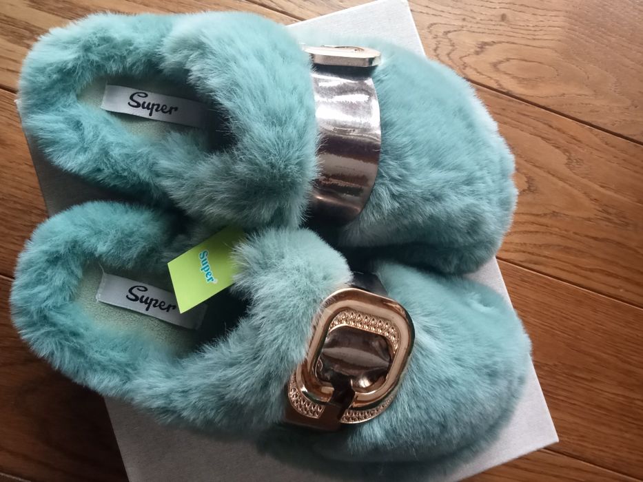 Hitowe kapcie, klapki futrzane