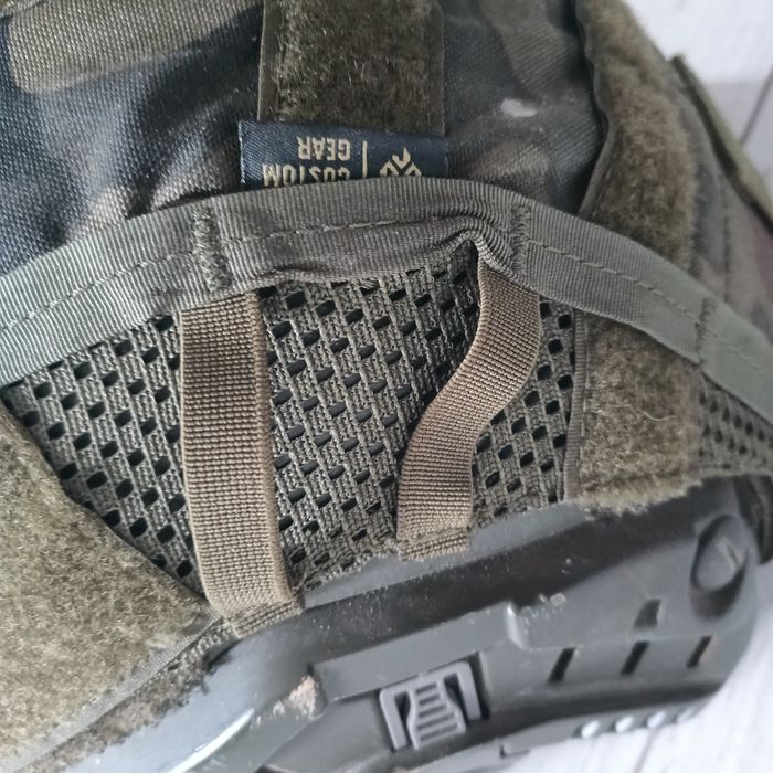 Pokrowiec na hełm typu FAST firmy Ops-Core® wz93