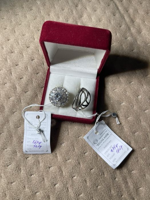 Срібні каблучки колечка з бірками Розпродаж