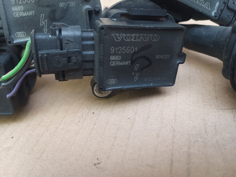Komplet zestaw cewek cewka zapłonowa Volvo S60 I S80 I V70 II  XC70   2.4b