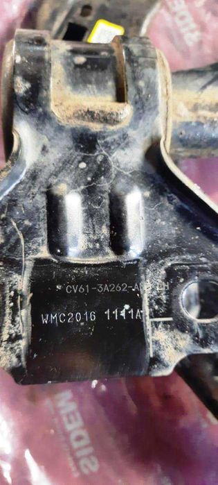 Продаються передні важелі підвіски (лівий та правий), б/у. Ford Escape