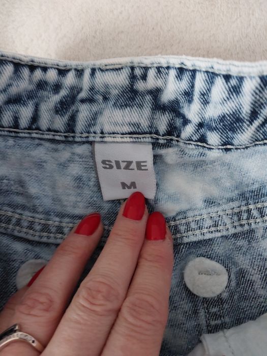 Spodnie jeansowe M x dziurami