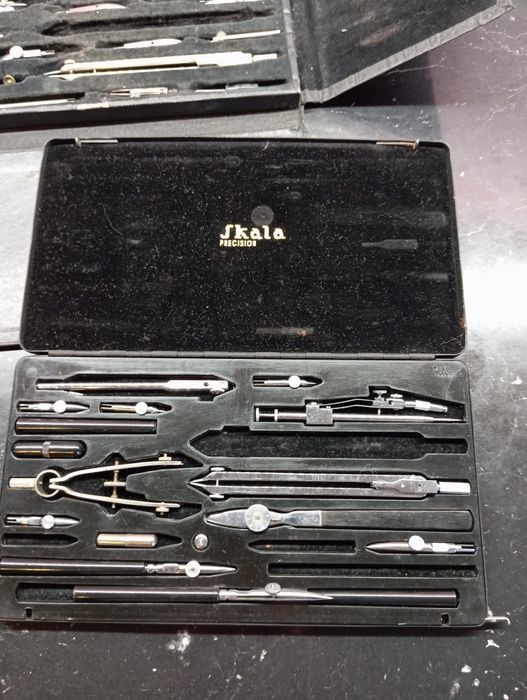 Zestawy kreślarskie cyrkle