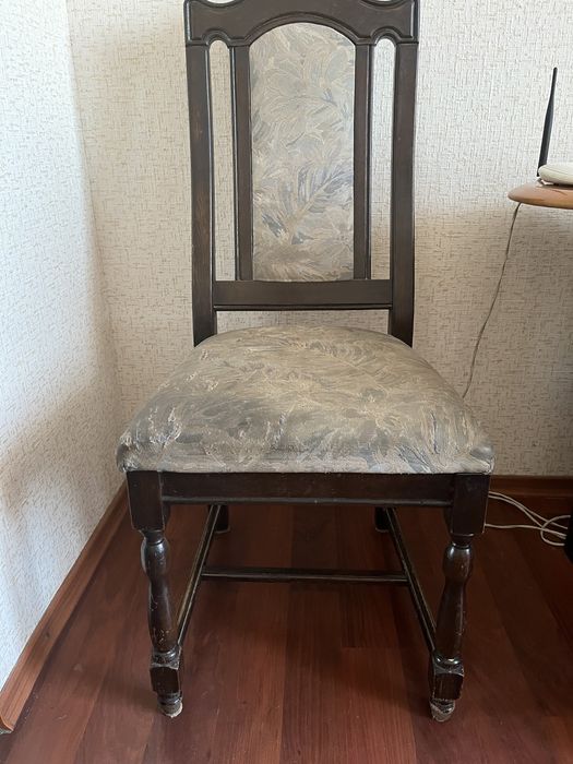 Стул дубовый тяжелый старинный