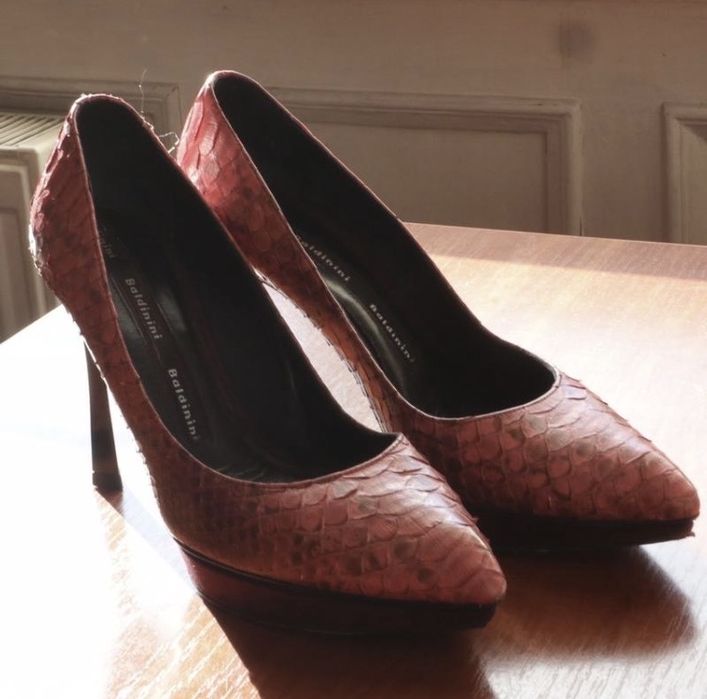 ПРОДАЖ, ЗВЕРТАЙТЕСЬ В особисті та деталями