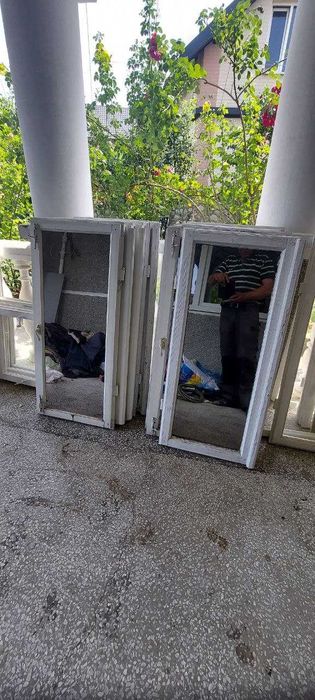 Віконні засклені рами та двері