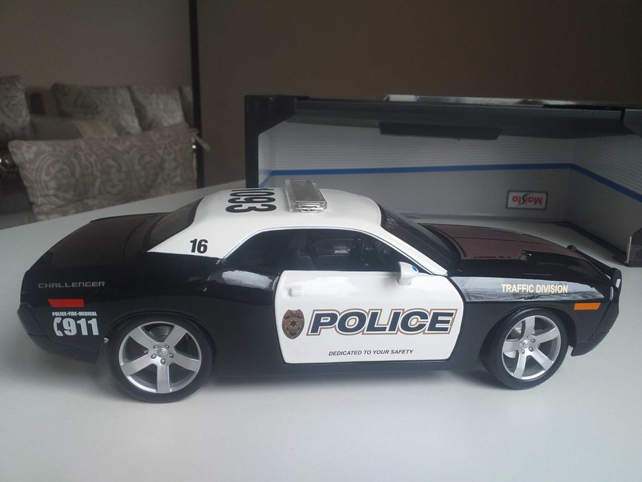 моделі 1.18  Dodge 2005 Maisto