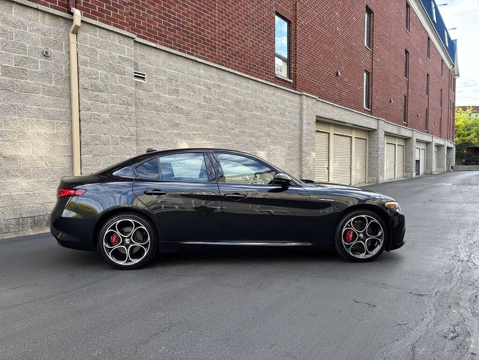 Alfa Romeo Giulia Veloce      2023