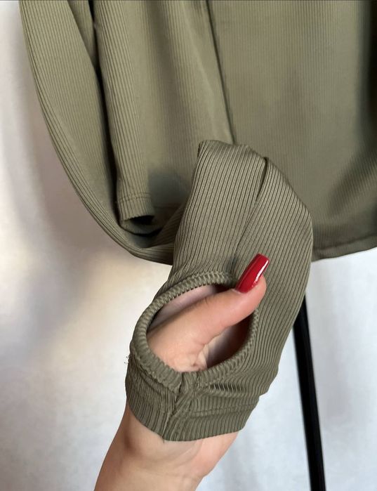 топ на змейке с длинным рукавом