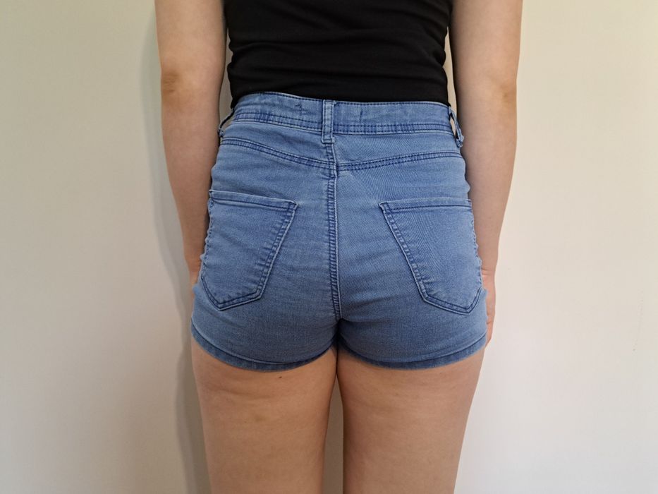 Dopasowane shorty jeansowe | Cropp