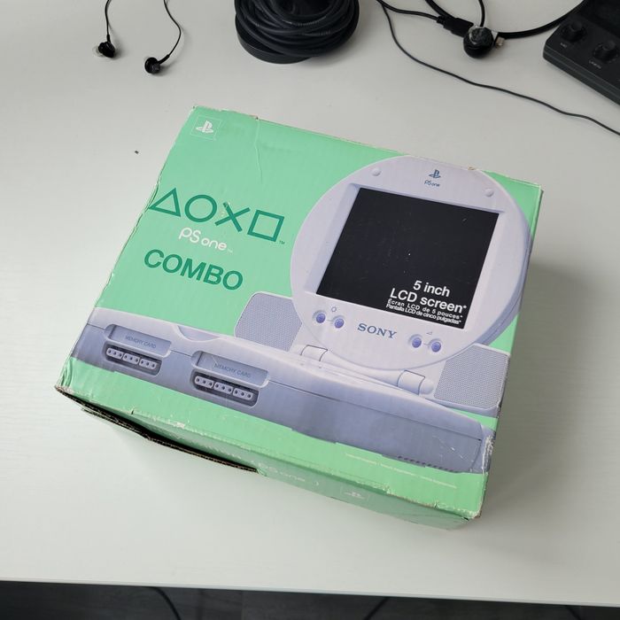 Sony PSOne Slim з 5  LCD екраном - портативна ретро консоль