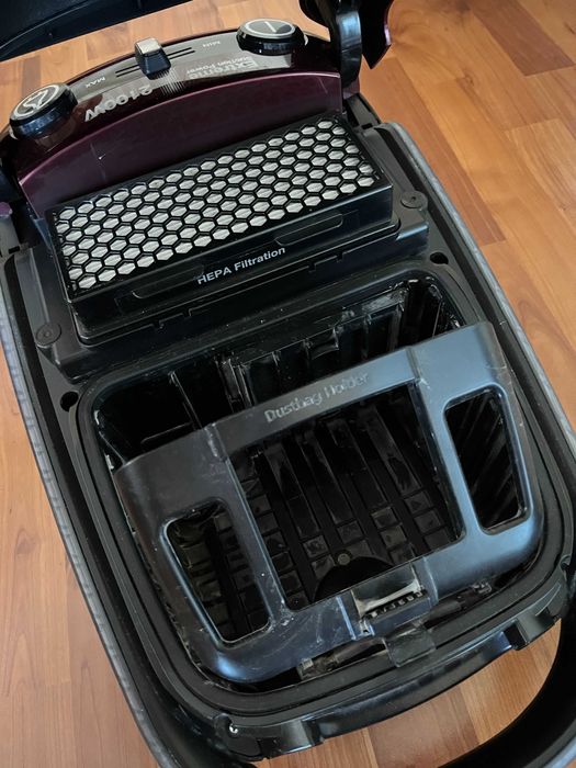 Пилосос Samsung VC21F60 Зламаний фіксатор кришки