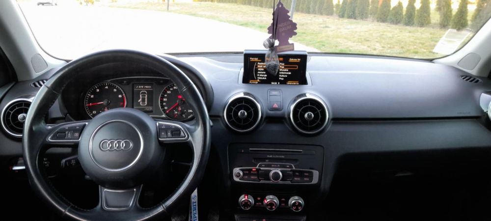 Sprzedam audi a1 sportback 1,0 bezyna 95koni 2016r