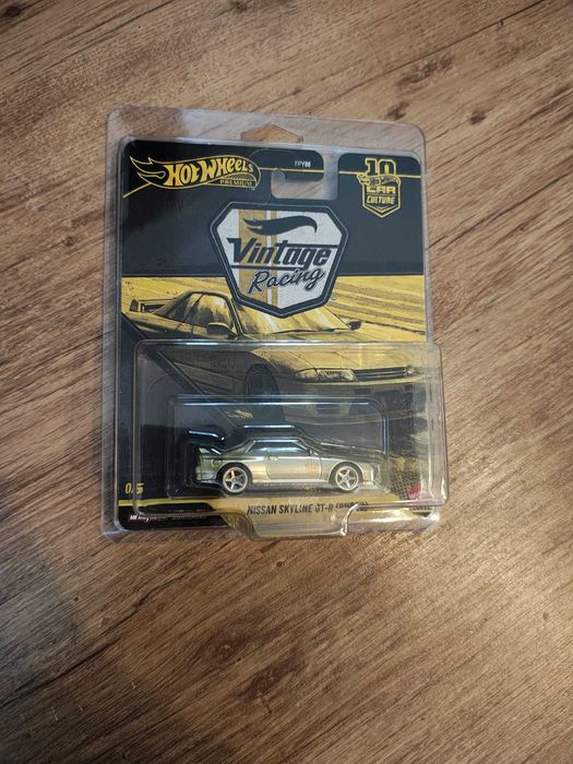 Hot wheels nissan skyline chase