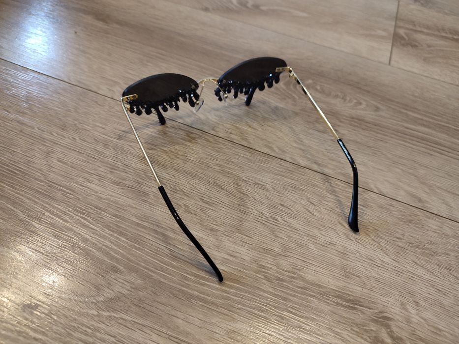 Nowe czarne okulary przeciwsłoneczne