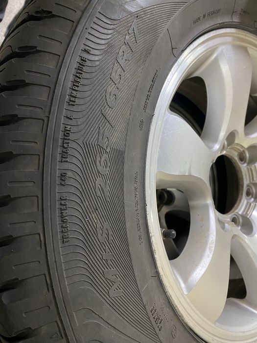 Pneus e jantes para Toyota Land Cruiser